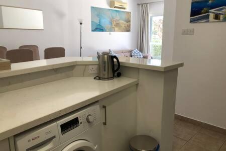 Kings Palace - Superb 2 Bed Ground Floor Apartment Paphos Exterior foto