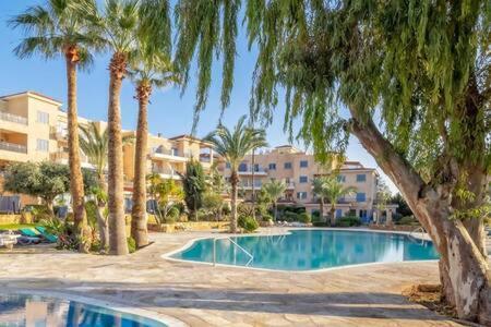 Kings Palace - Superb 2 Bed Ground Floor Apartment Paphos Exterior foto